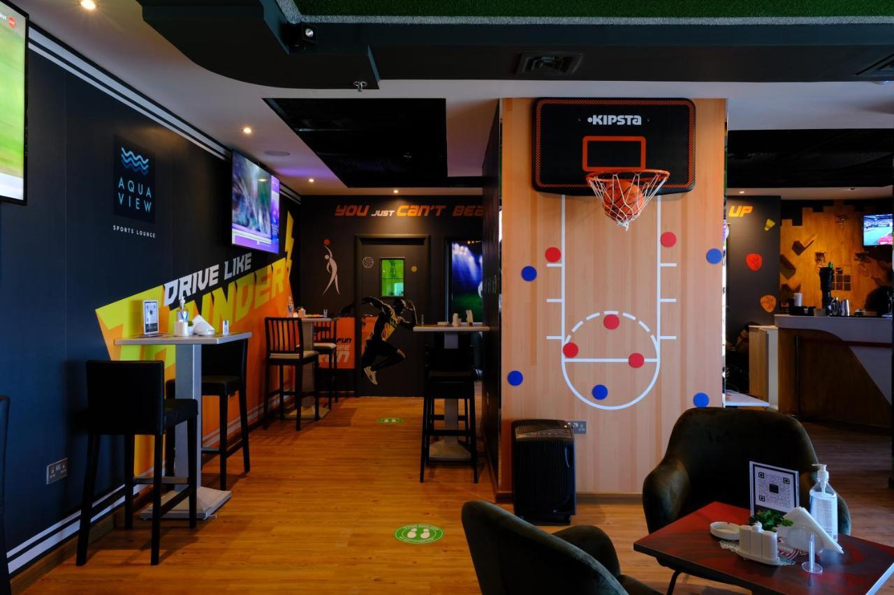 Saraya Corniche Hotel Doha Exterior photo A sports bar in Dubai